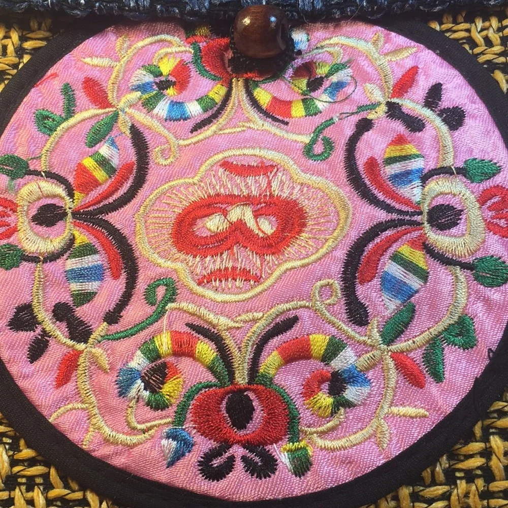 NWOT embroidered woven purse Unique/fun/practical